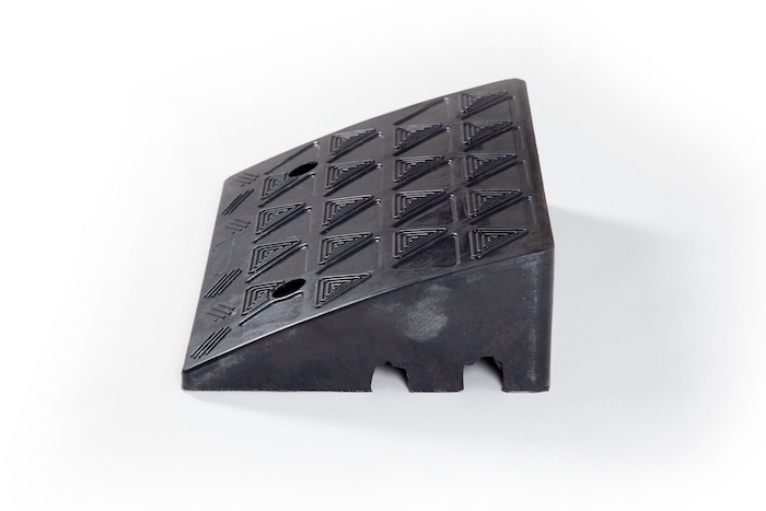 Side view of the rubber kerb ramp with cable protection Side view of the rubber kerb ramp with cable protection