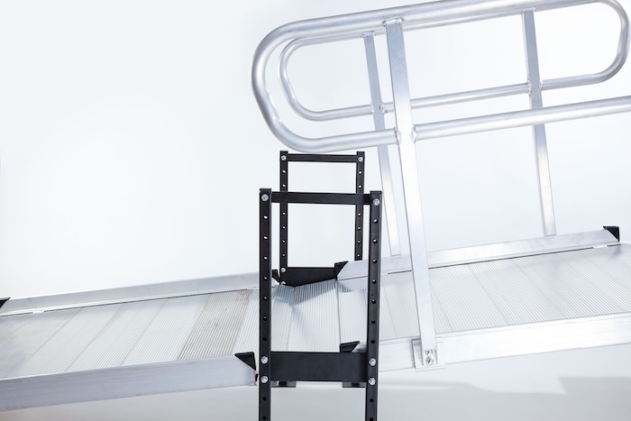 Adjustable joining support with handrails 