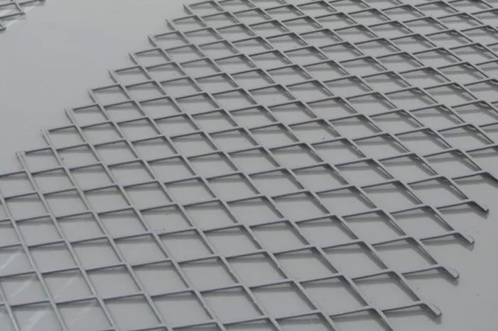 Yard ramp with mesh surface 